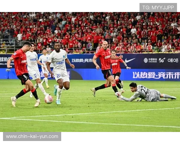 成都蓉城新援中场突破：多次送出关键助攻点亮赛季新篇章